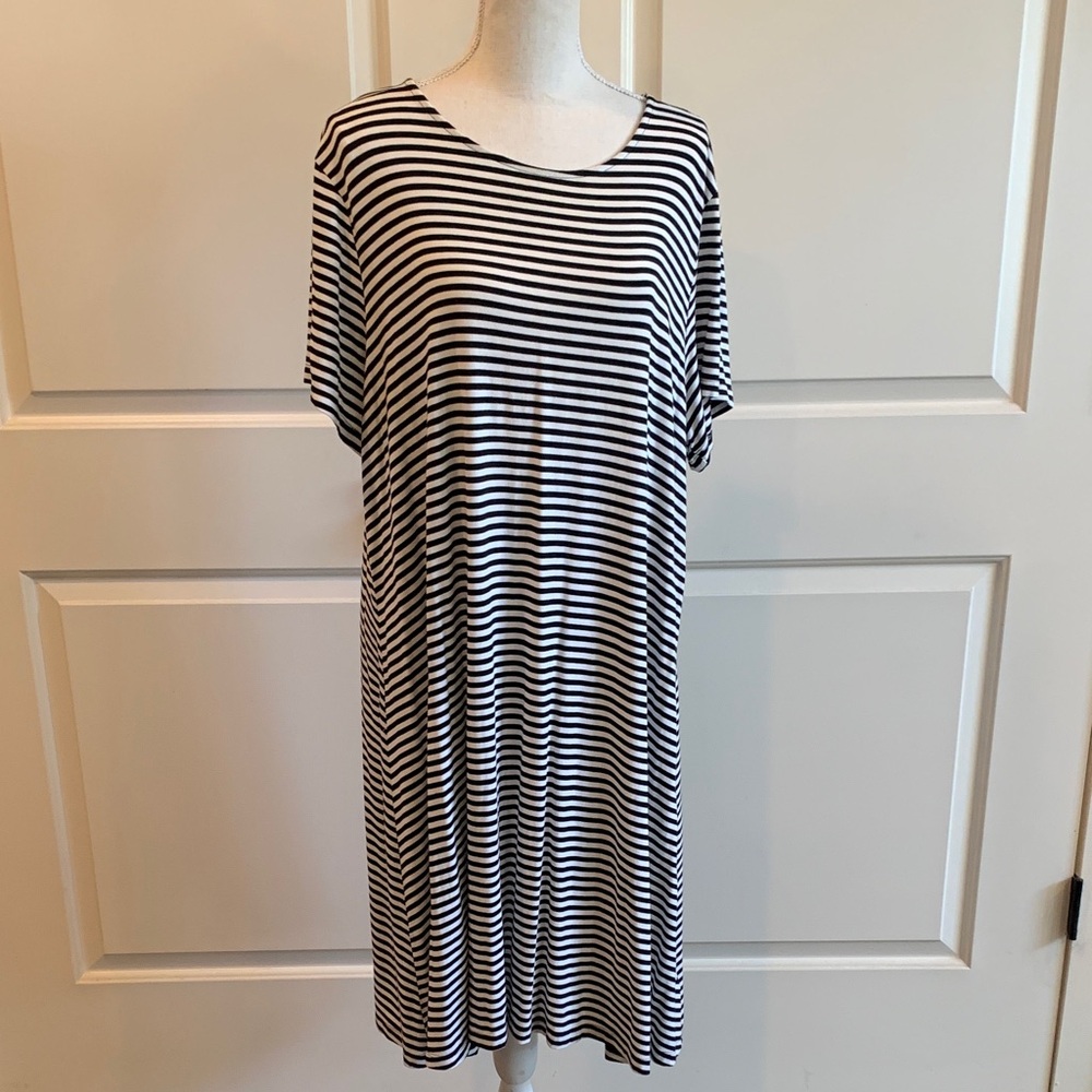 Old Navy Monochrome Striped Top